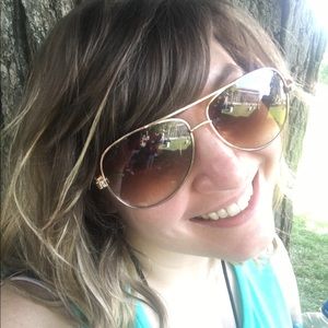 Meet your Posher, Carolyn